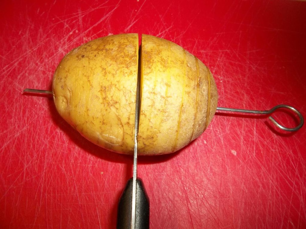 hassleback potatoes slicing