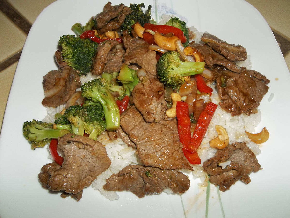 Broccoli Beef In Oyster Sauce – What Mom's Cooking